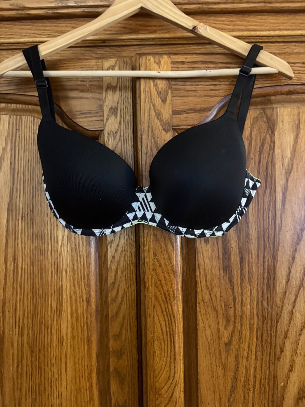 PINK Victoria's Secret Black & White Geometric Molded Bra